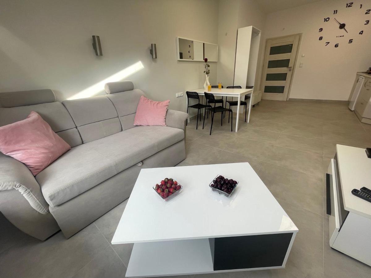 Apartament I W Centrum - Winda - 50 Metrow Od Starego Rynku Kościerzyna Exterior foto
